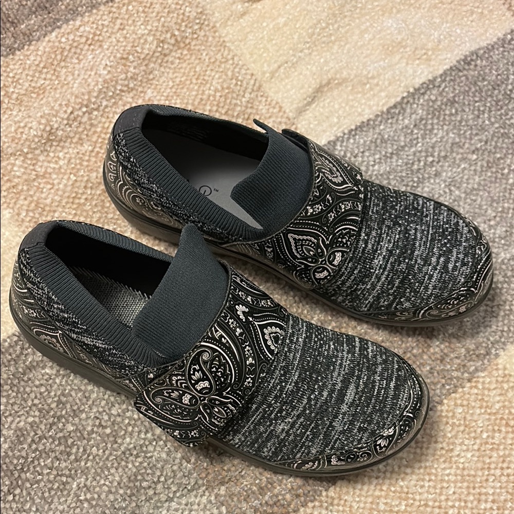 Cozy Knit Black and Gray Slip-On Loafers